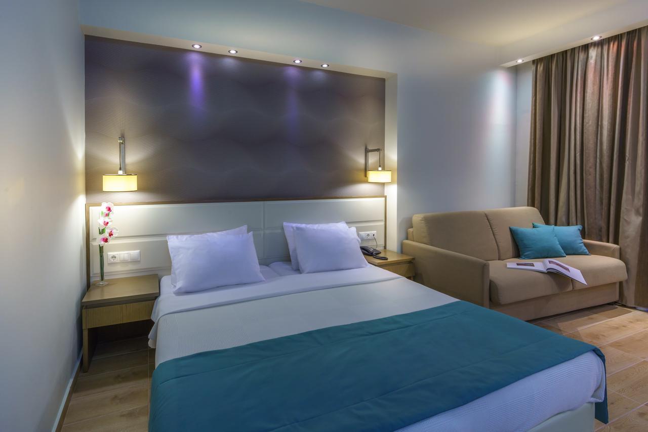 Family Room with Balcony,660496596:JPEG